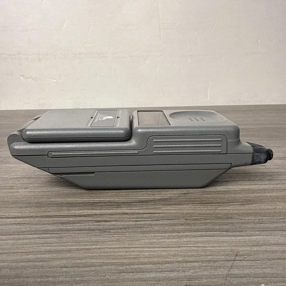 Motorola MicroTAC 650 Vintage Cellular FlipPhone Gray 34017NARSA Retro Prop Rare
